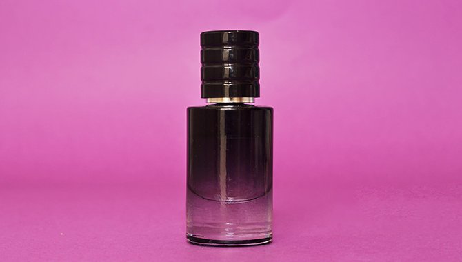 Applications of black glass perfume bottle