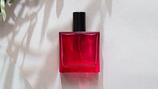 Red glass perfume bottles advantage