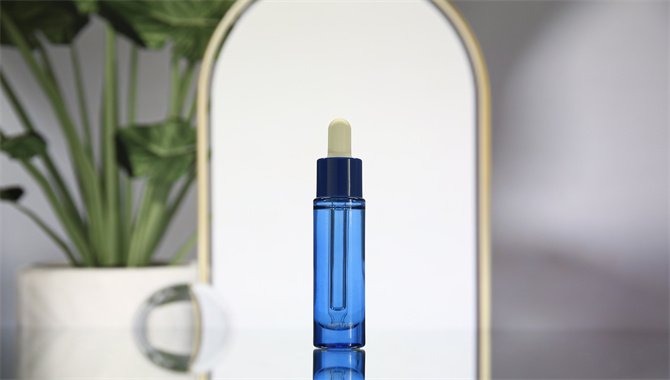 The Dropper Plug of Blue Dropper Bottle